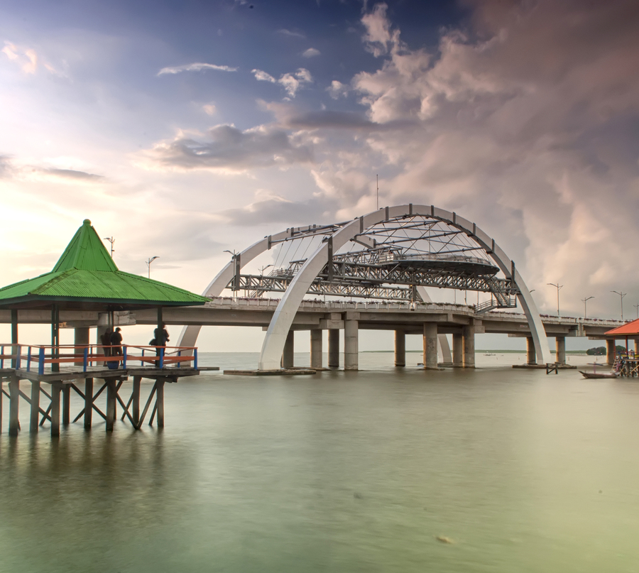 Pantai Kenjeran - Suroboyo Bridge